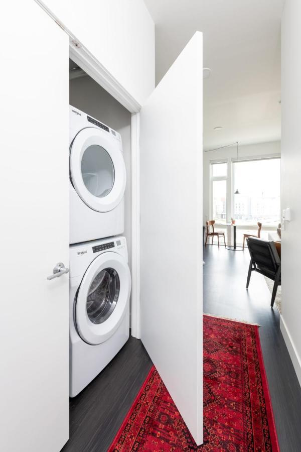 Flexhome Skywalk To Fiserv 1Br Apt U5 Мілвокі Екстер'єр фото